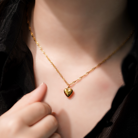 BELLOVA NECKLACE